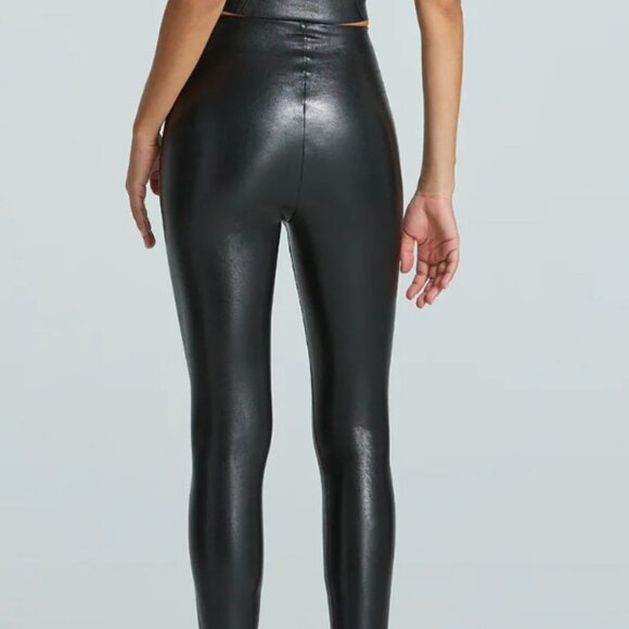 Perfect Control Faux Leather Leggings - Picture 2 of 3
